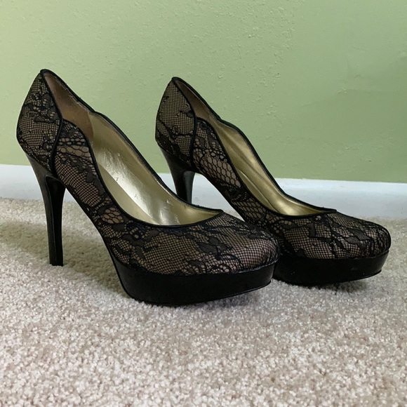 Guess Brand Pump Heels - Tan/Black Lace - Picture 1 of 9